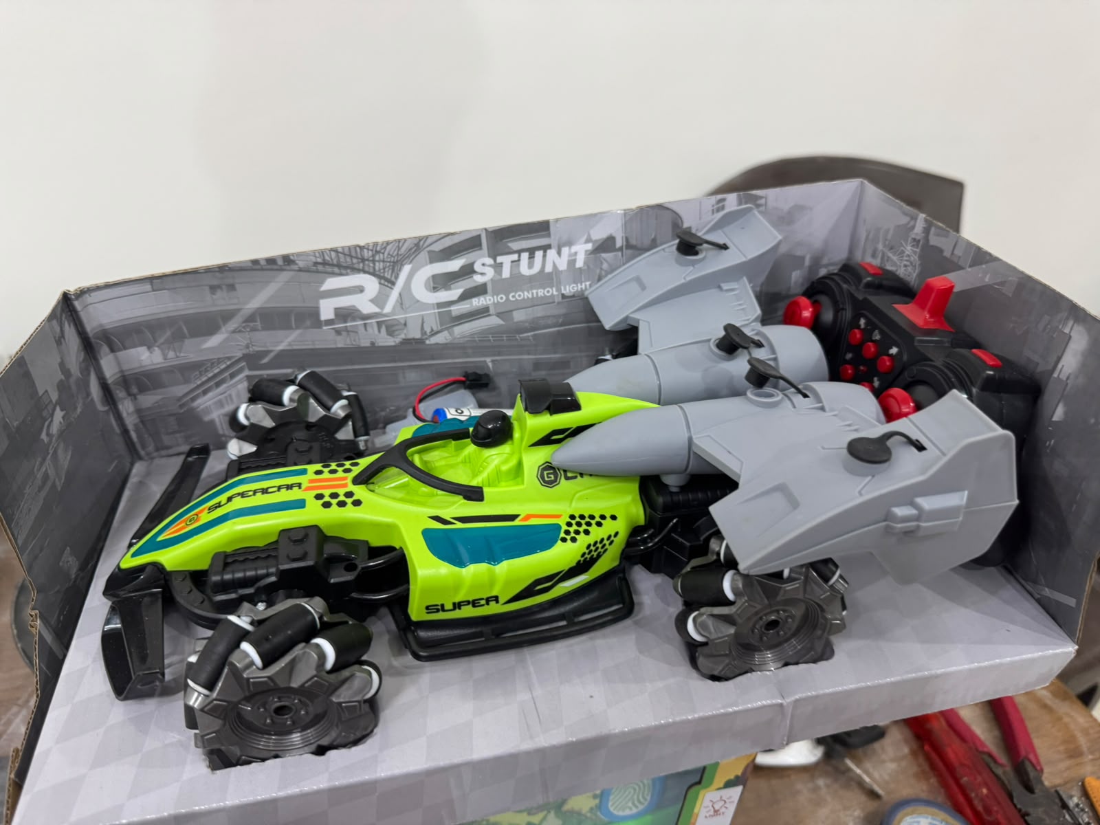 Rc stunt car with 4 cylinders smoke!!